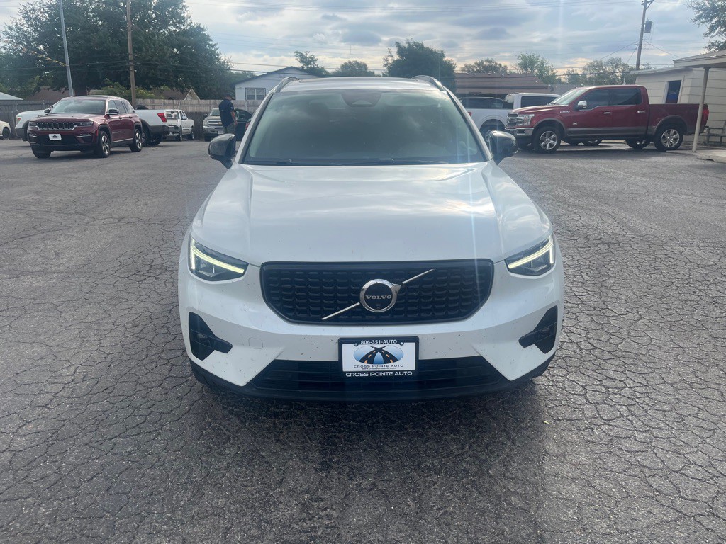 2024 Volvo XC40 Image 3