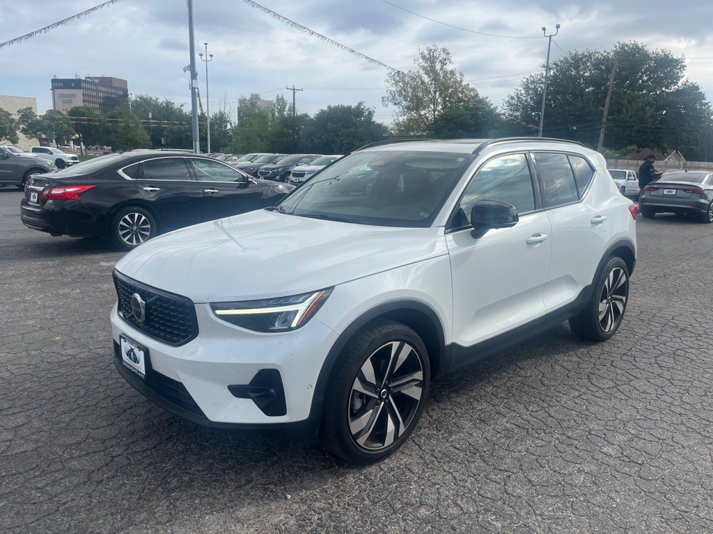 2024 Volvo XC40 Image 4