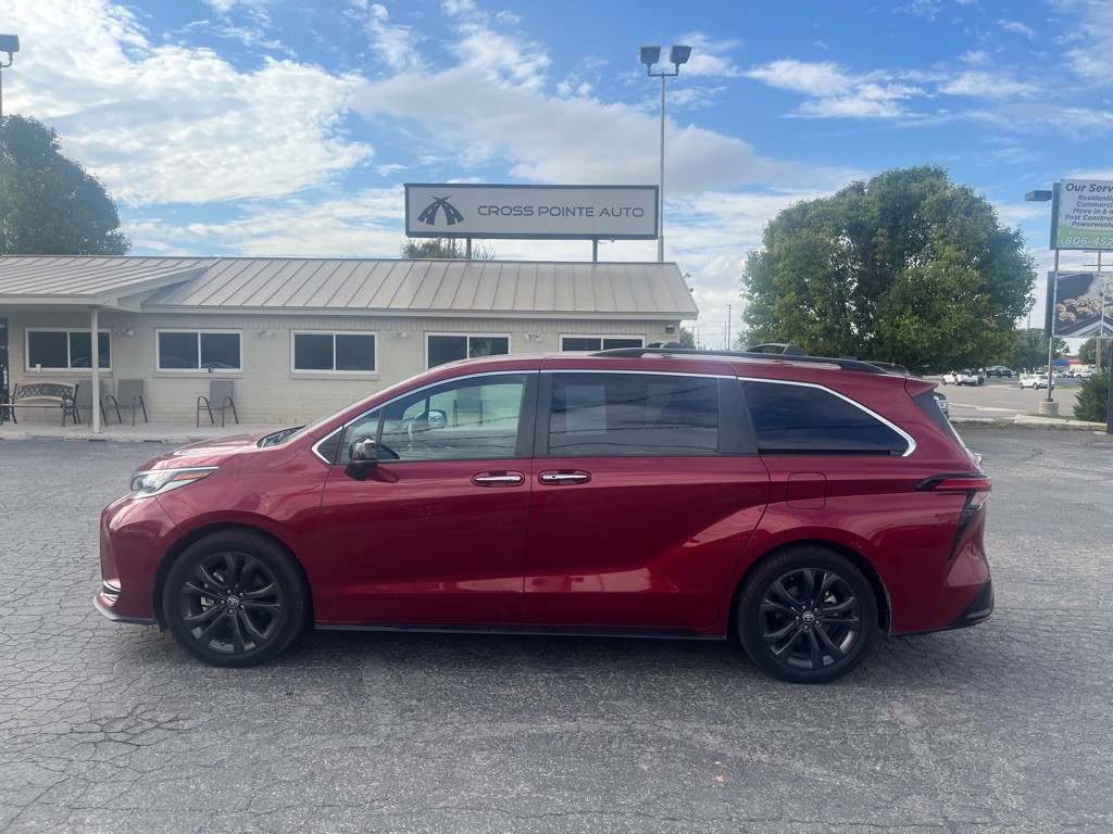 2022 Toyota Sienna Image 1