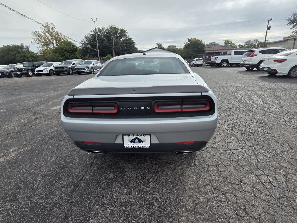 2022 Dodge Challenger Image 7