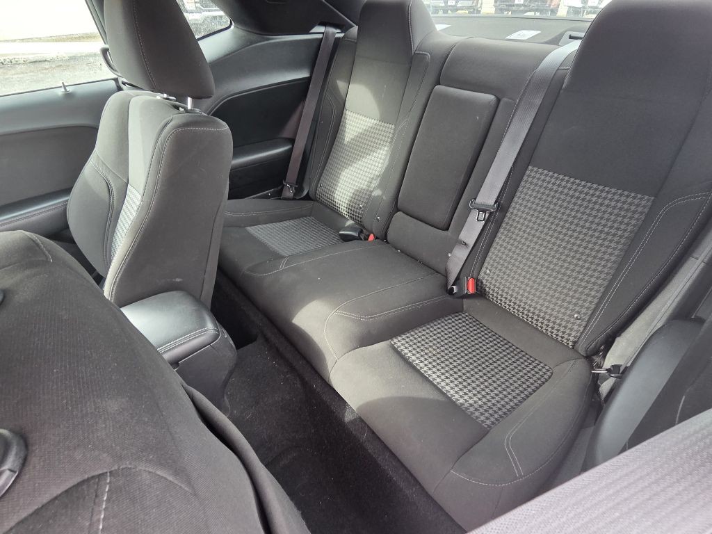 2022 Dodge Challenger Image 8