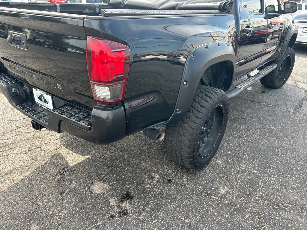 2018 Toyota Tacoma Image 8