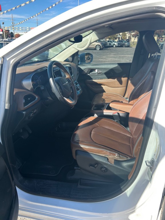 2017 Chrysler Pacifica Image 4