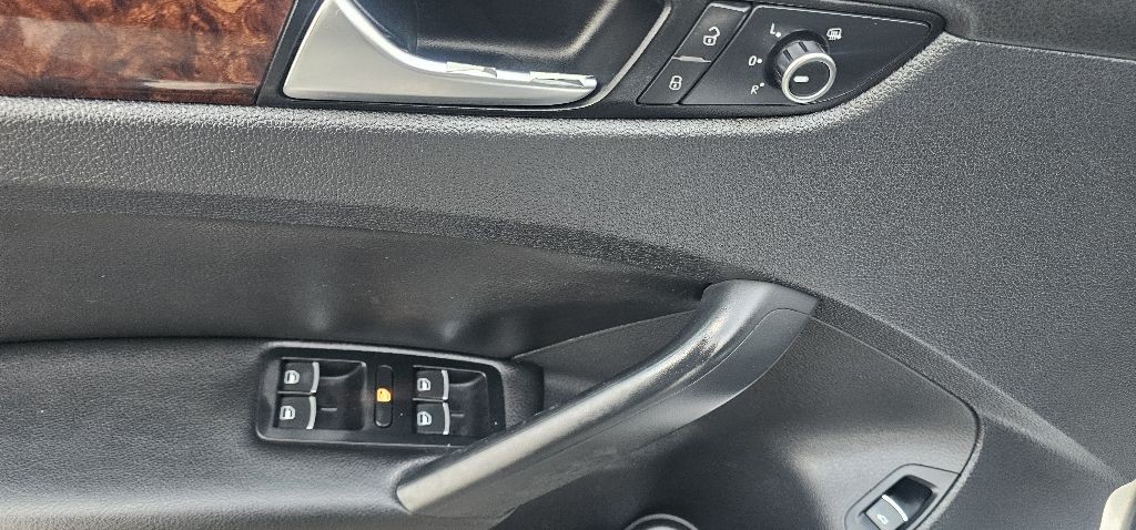 2013 Volkswagen Passat Image 9