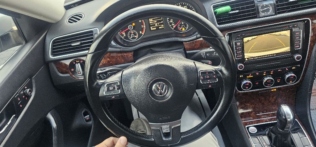 2013 Volkswagen Passat Image 17