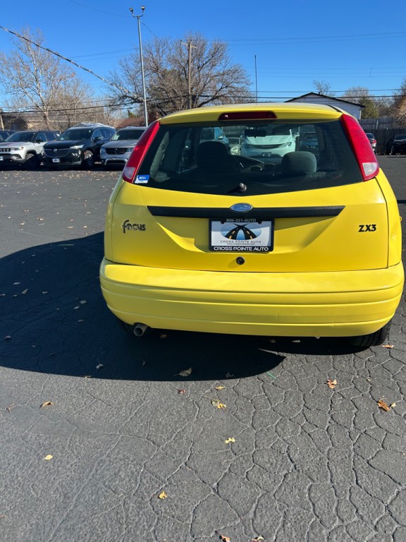 2002 Ford Focus Image 2