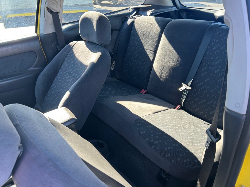 2002 Ford Focus Image 6