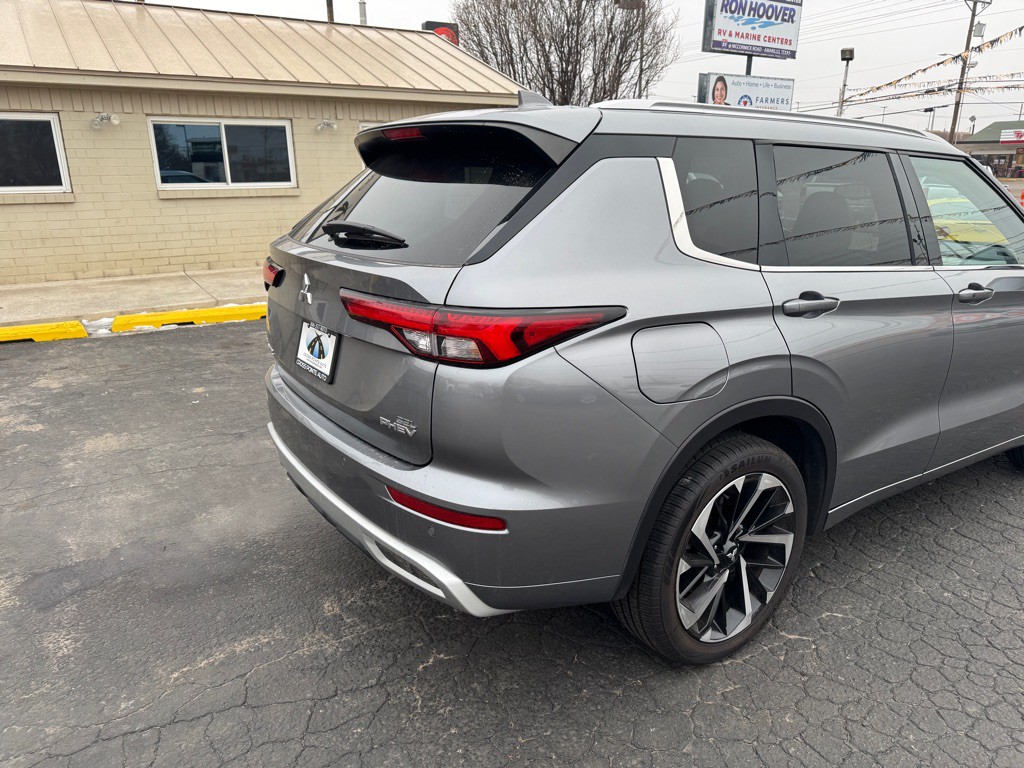 2023 Mitsubishi Outlander Image 6