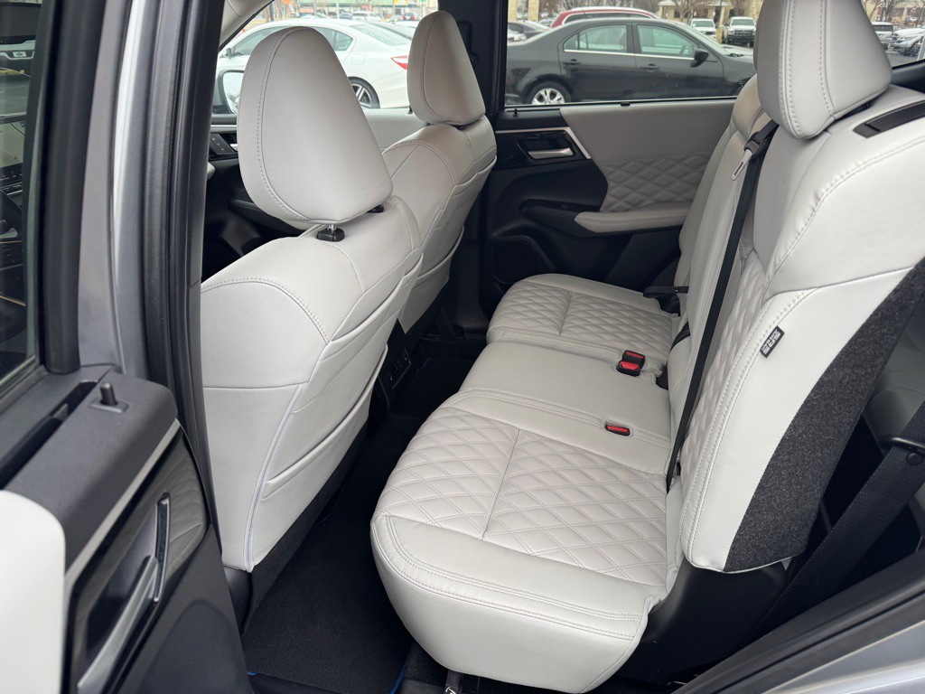 2023 Mitsubishi Outlander Image 17