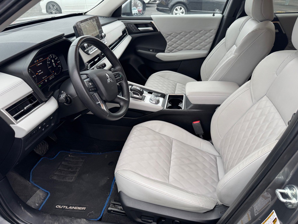 2023 Mitsubishi Outlander Image 18