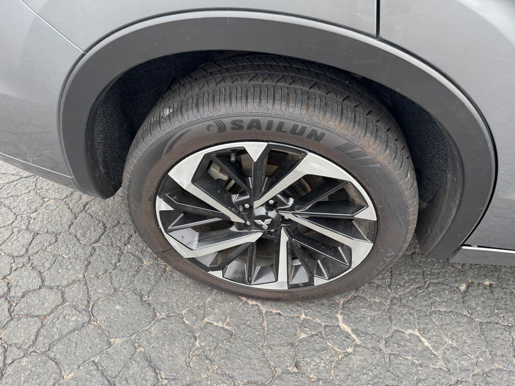 2023 Mitsubishi Outlander Image 20