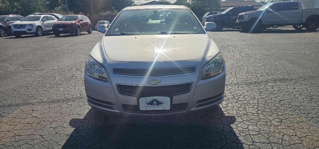 2010 Chevrolet Malibu Image 2