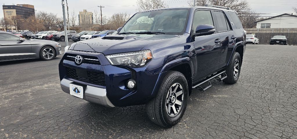 2020 Toyota 4Runner Image 3