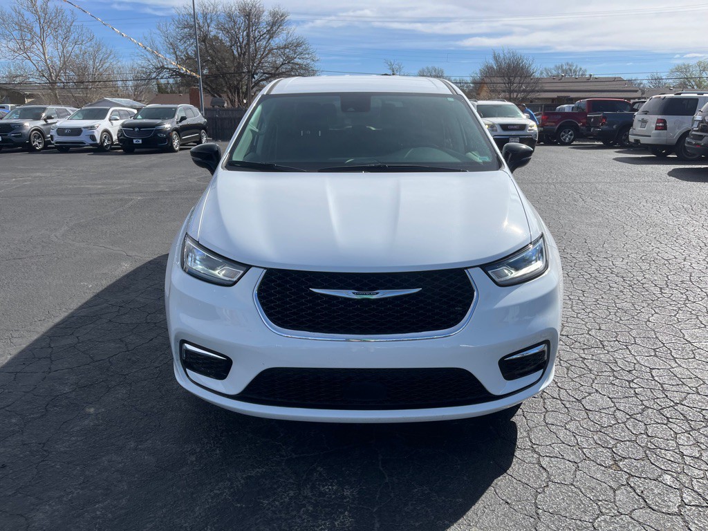 2024 Chrysler Pacifica Image 3