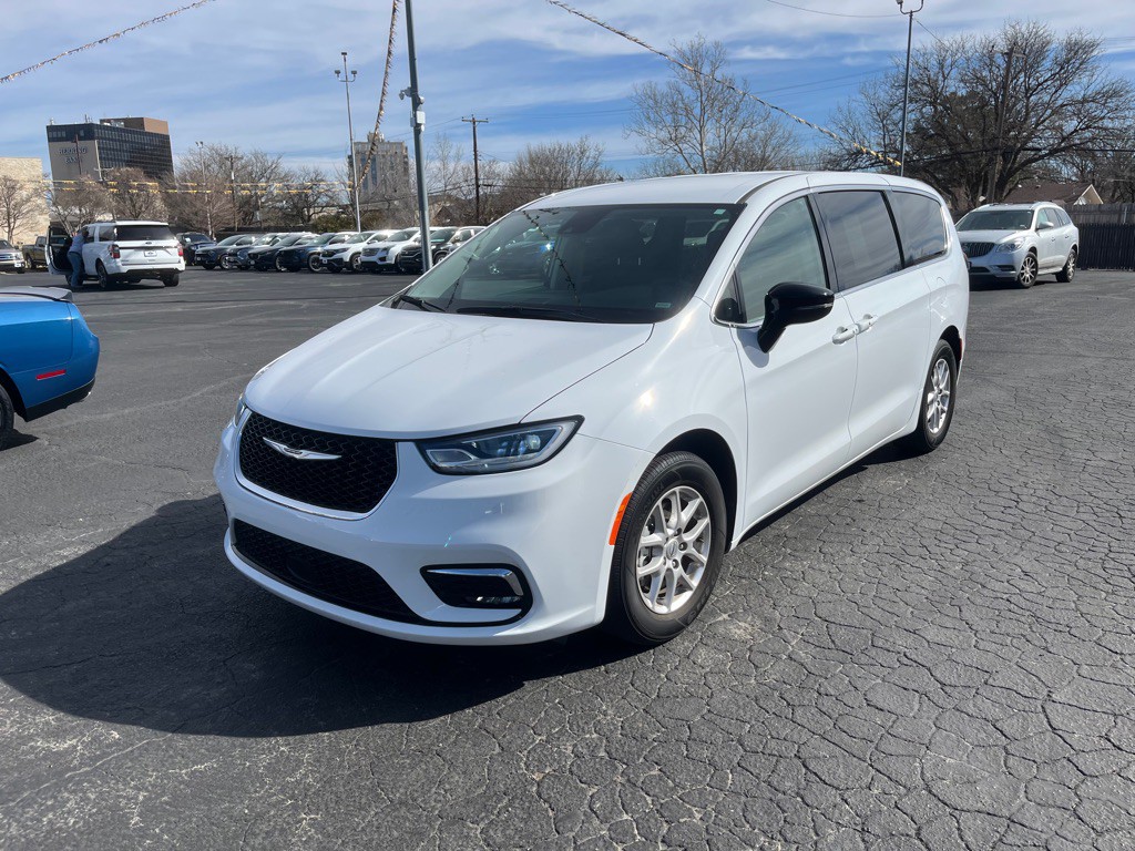 2024 Chrysler Pacifica Image 4