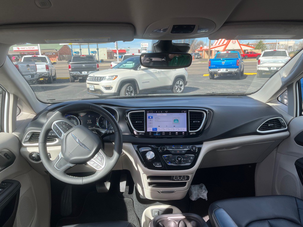 2024 Chrysler Pacifica Image 10