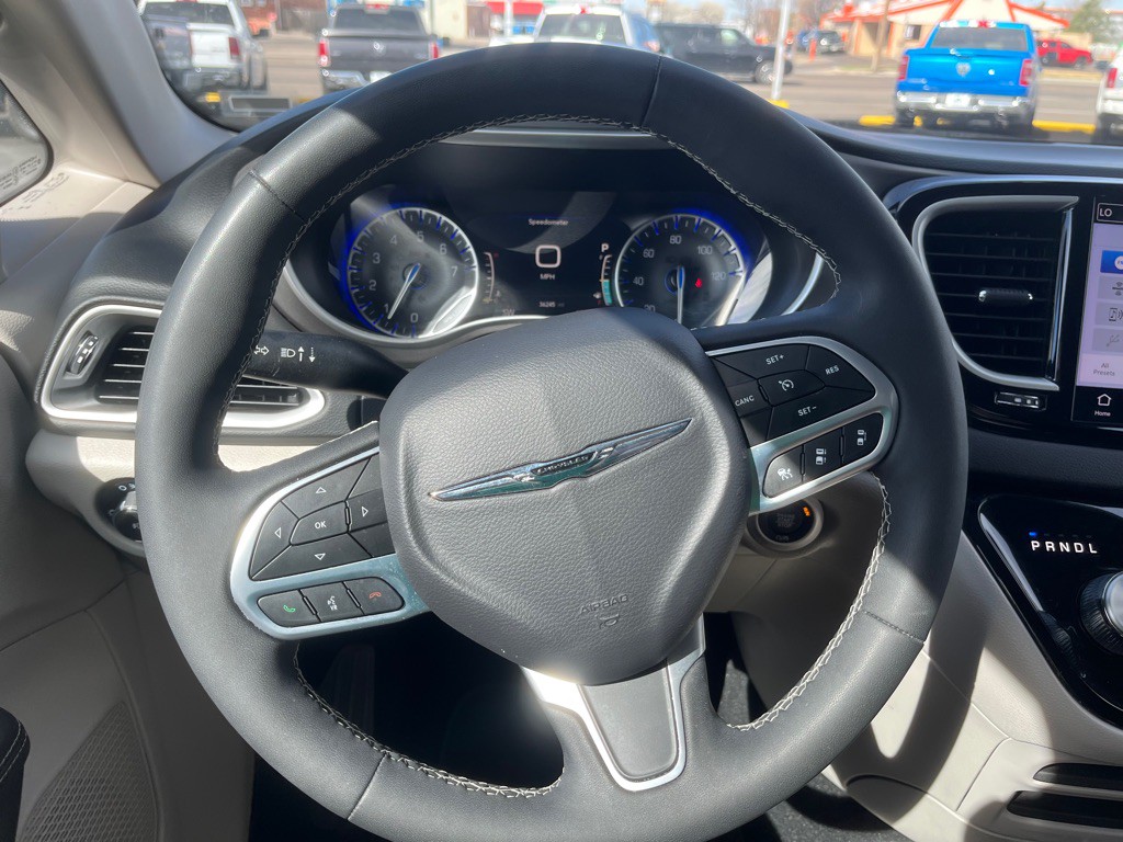2024 Chrysler Pacifica Image 13