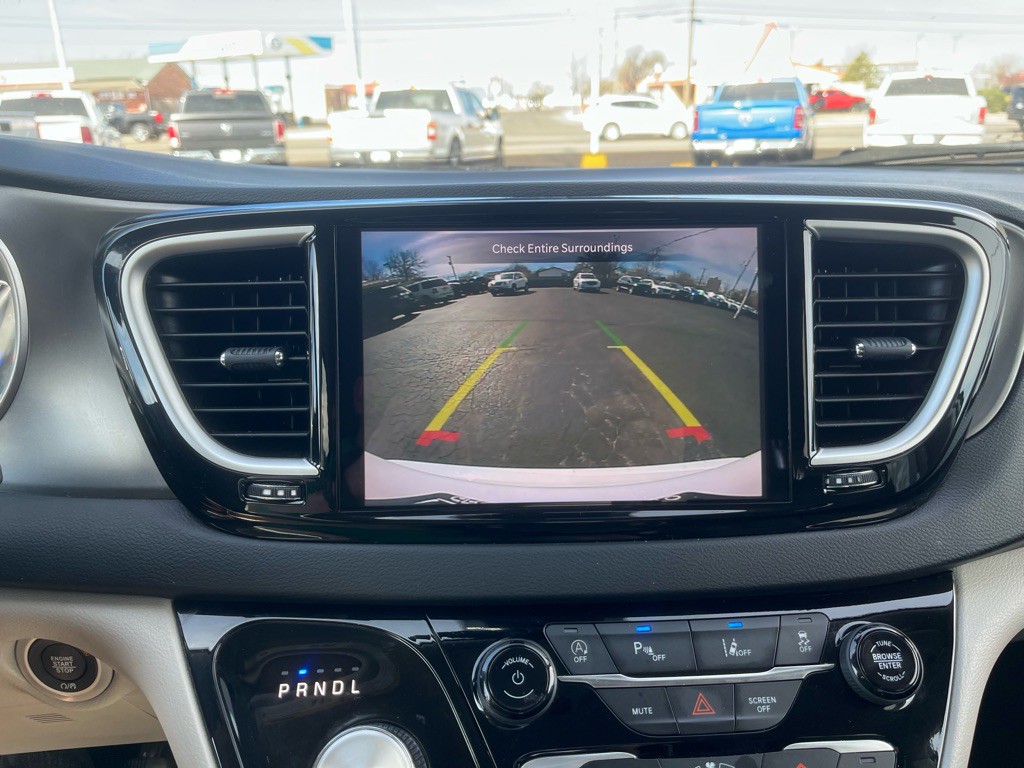 2024 Chrysler Pacifica Image 15