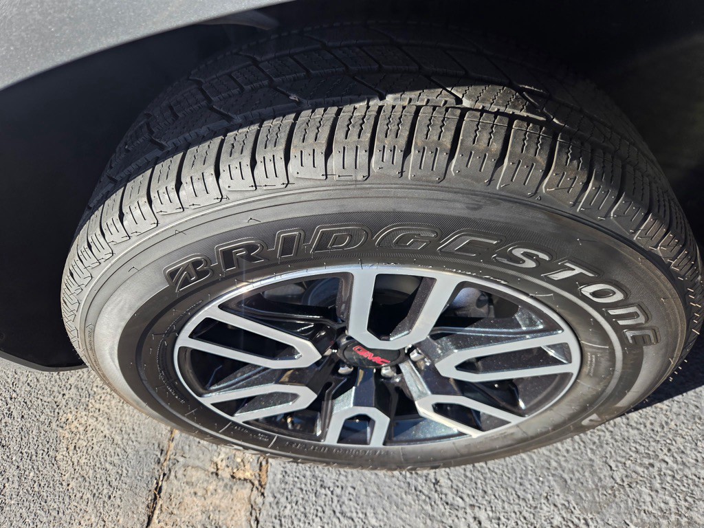 2024 GMC Yukon Image 8