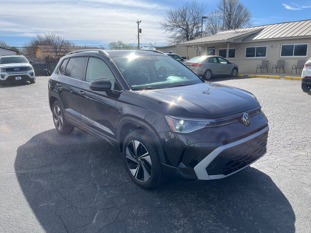 2025 Volkswagen Taos Image 2