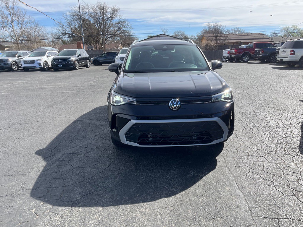 2025 Volkswagen Taos Image 3