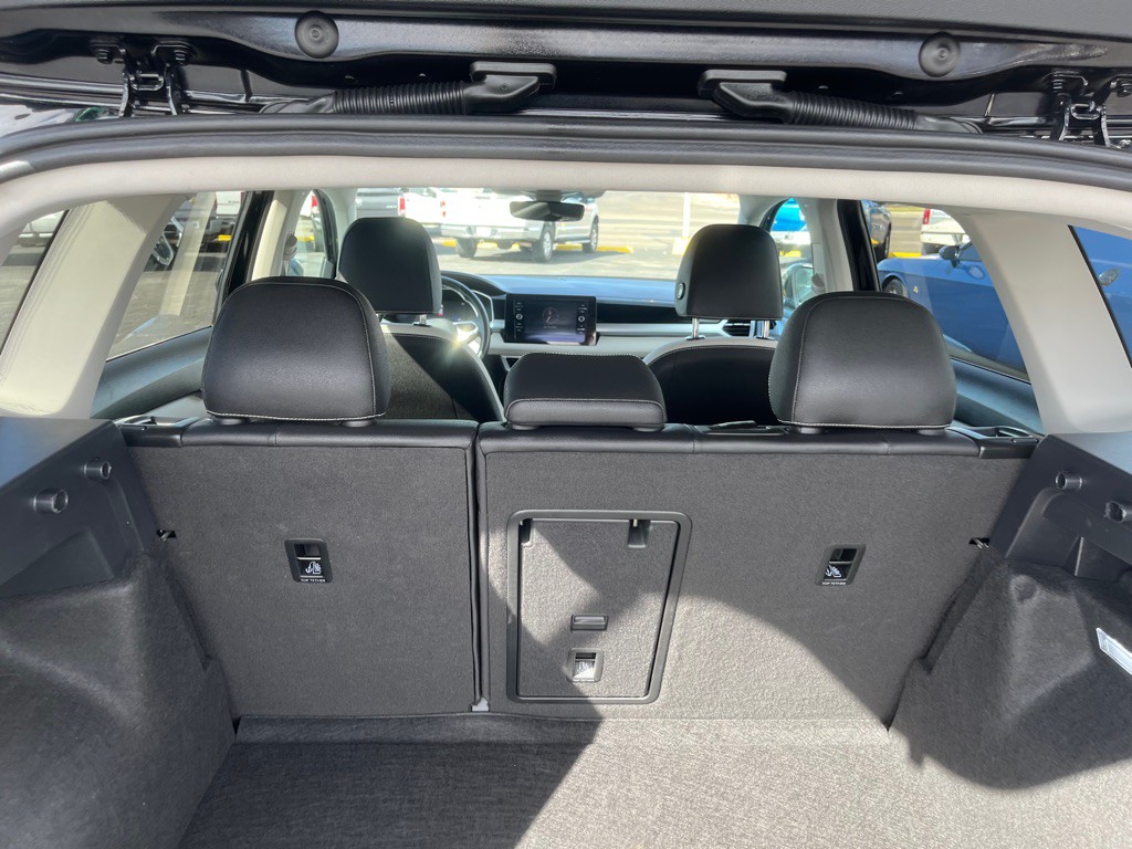 2025 Volkswagen Taos Image 9