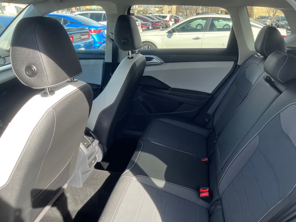 2025 Volkswagen Taos Image 10