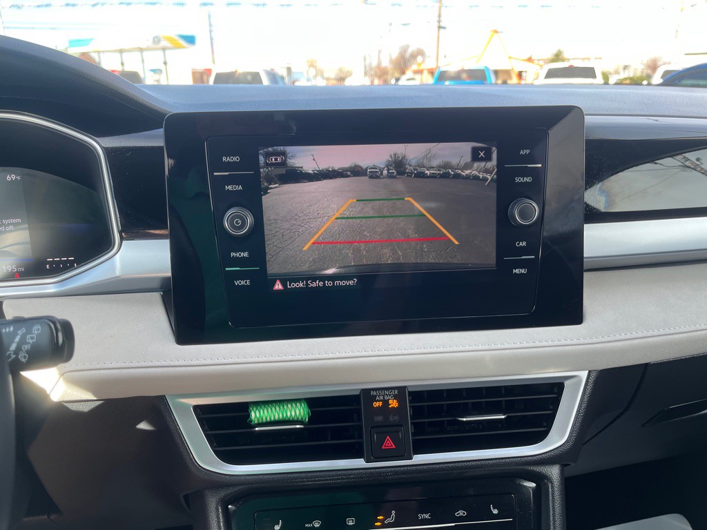 2025 Volkswagen Taos Image 13