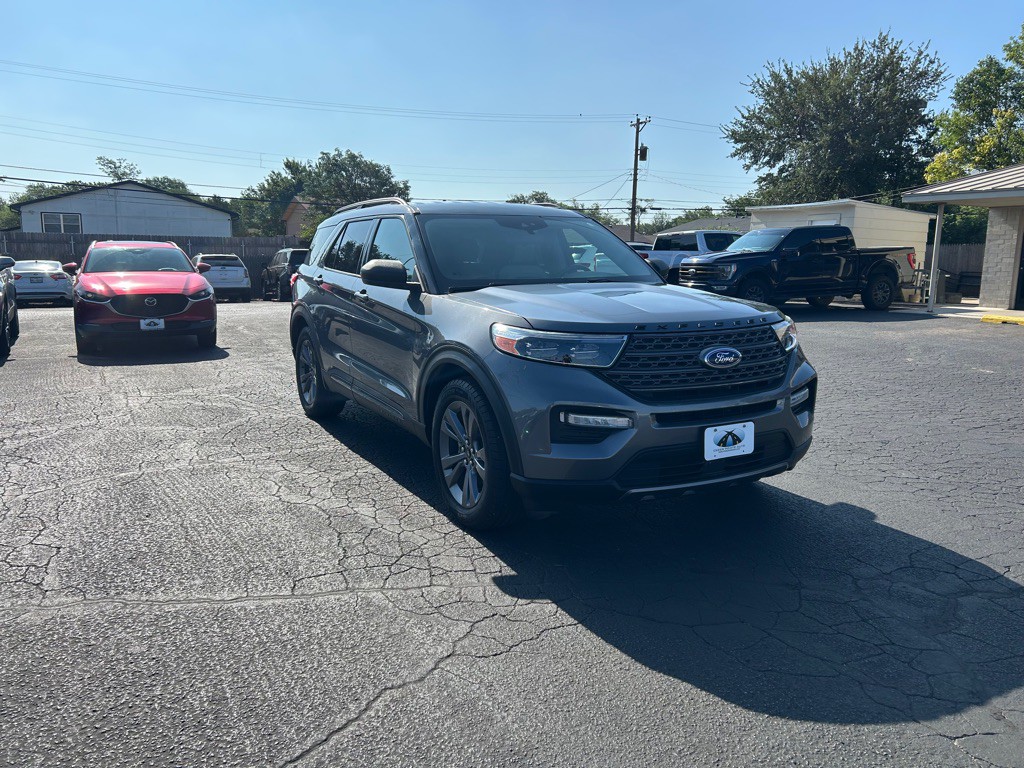 2021 Ford Explorer Image 2