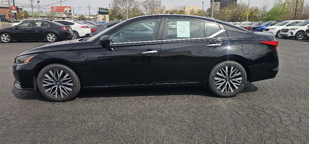2025 Nissan Altima Image 4