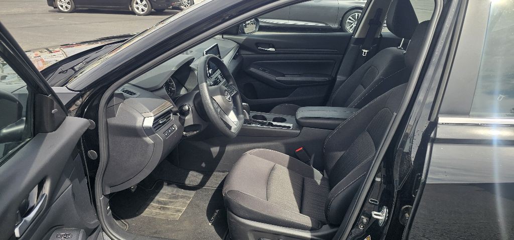 2025 Nissan Altima Image 9