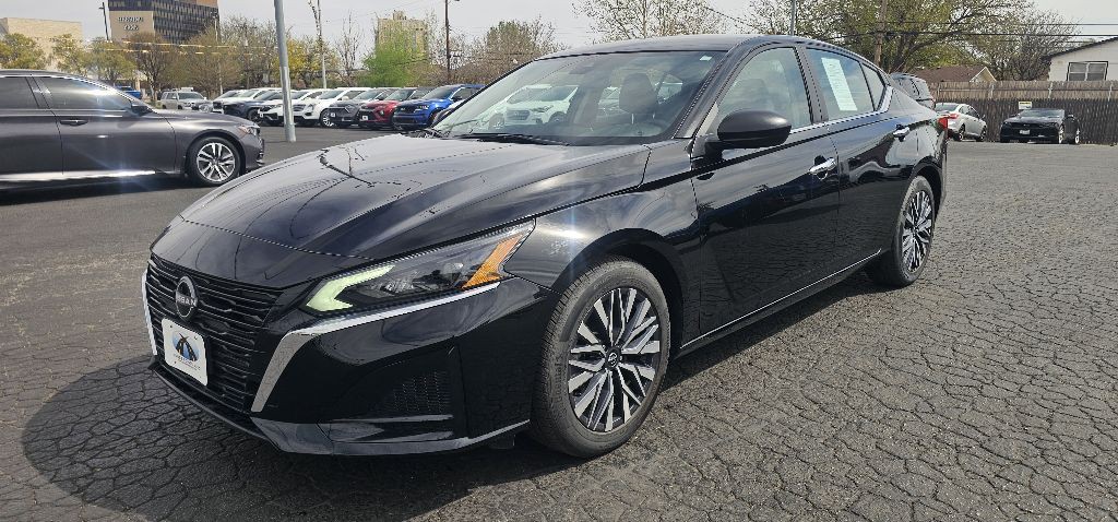 2025 Nissan Altima Image 2