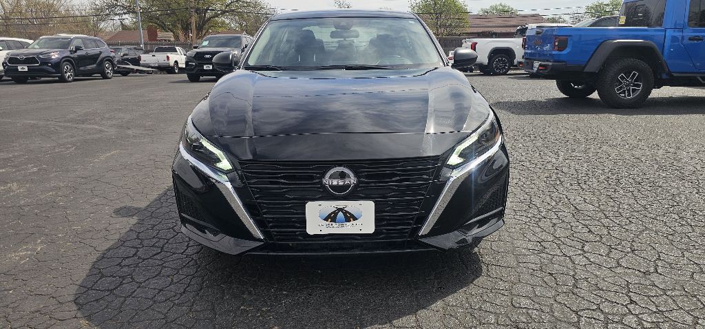 2025 Nissan Altima Image 3