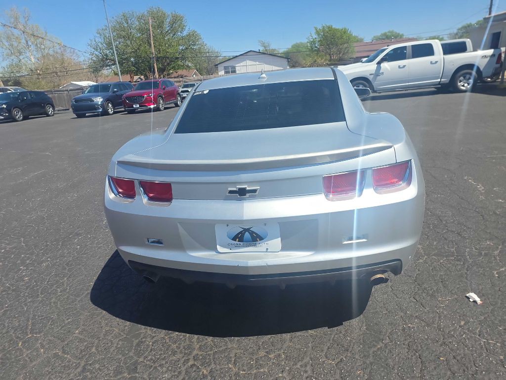 2011 Chevrolet Camaro Image 2