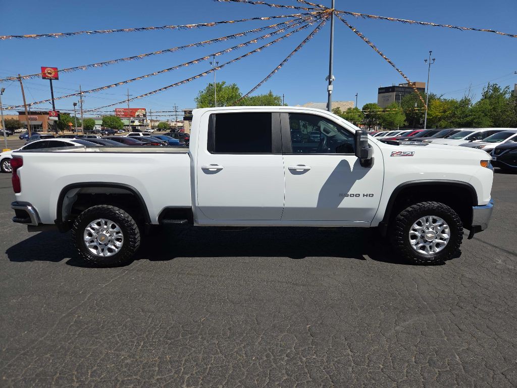 2021 Chevrolet Silverado 1500 Image 2
