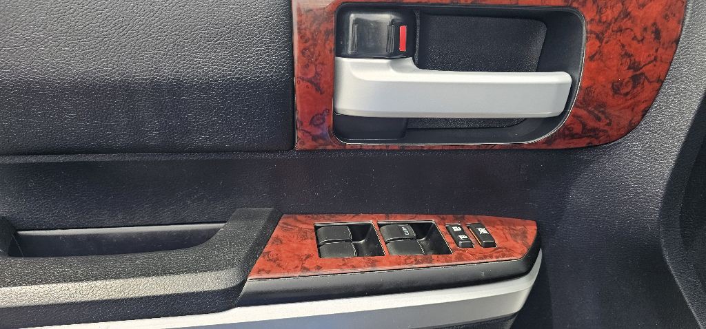 2015 Toyota Tundra Image 10