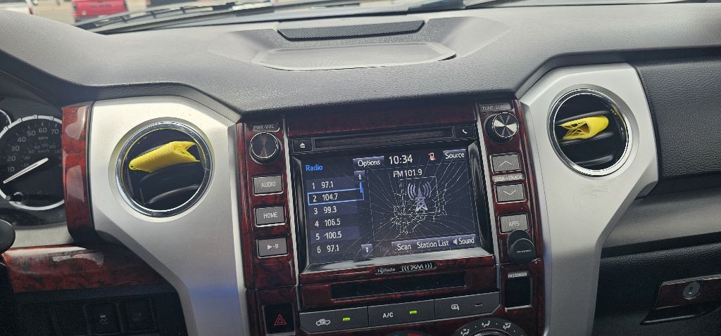 2015 Toyota Tundra Image 11
