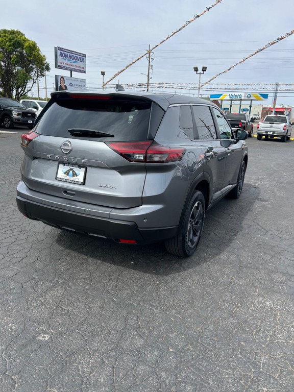2024 Nissan Rogue Image 2