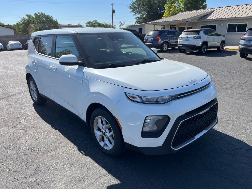 2022 Kia Soul Image 2