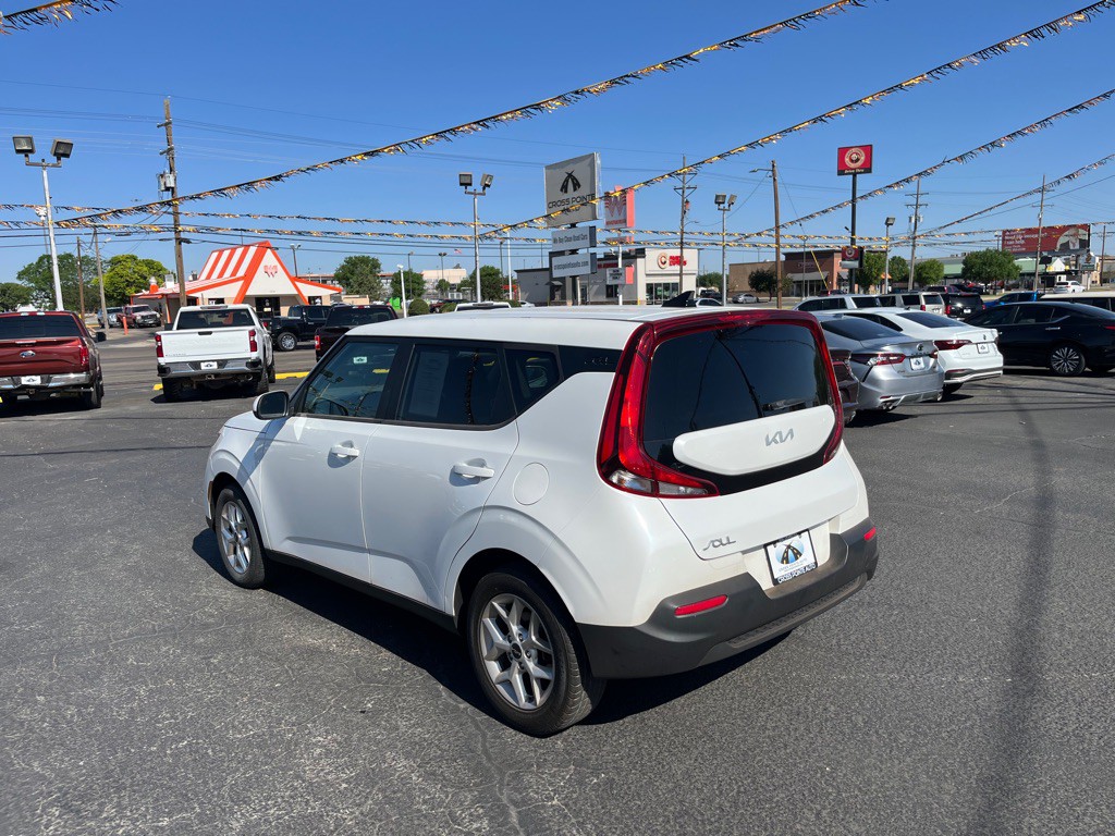 2022 Kia Soul Image 6