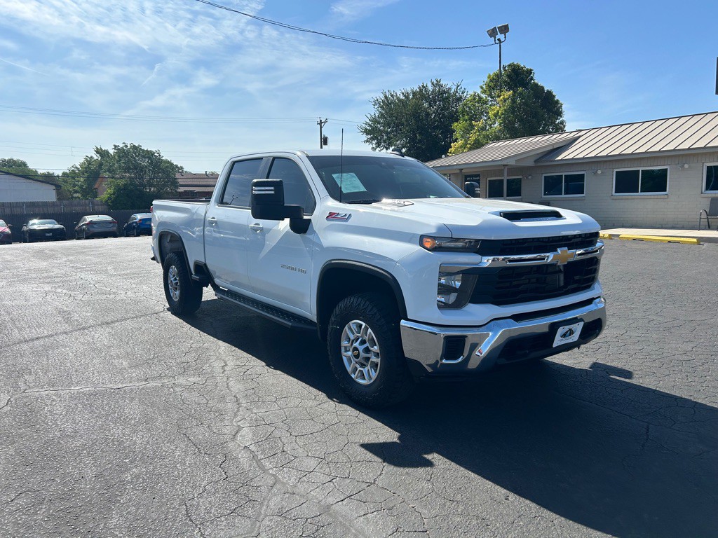 2024 Chevrolet Silverado 1500 Image 2