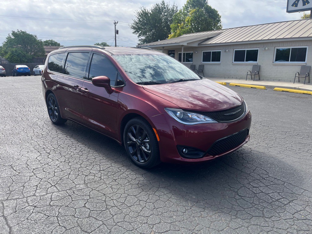 2020 Chrysler Pacifica Image 2