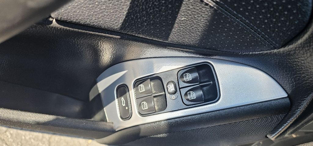 2006 Mercedes-Benz C-Class Image 11