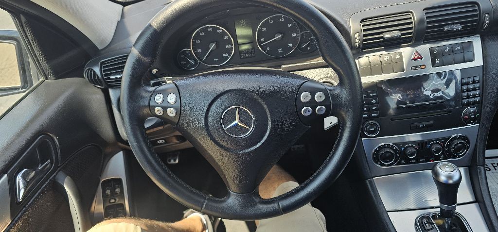 2006 Mercedes-Benz C-Class Image 13