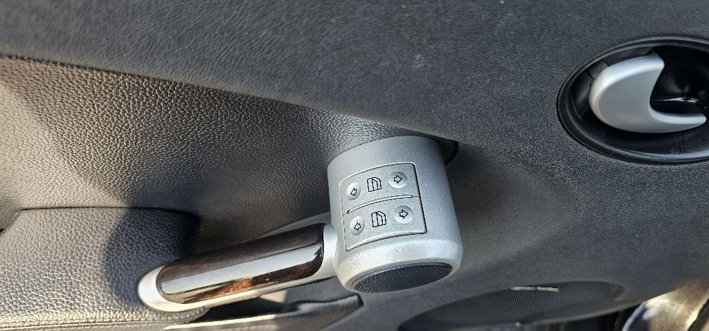 2005 Mercedes-Benz SLK-Class Image 6