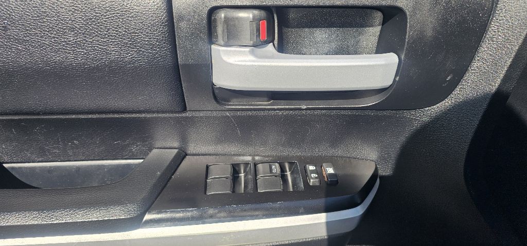2017 Toyota Tundra Image 9