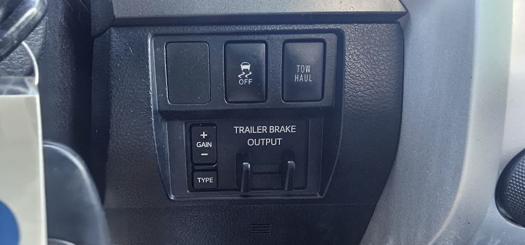 2017 Toyota Tundra Image 13