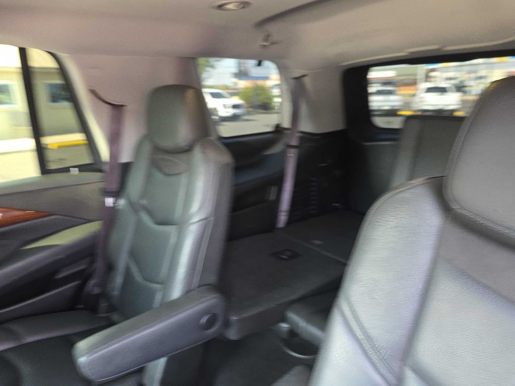 2016 Cadillac Escalade Image 9