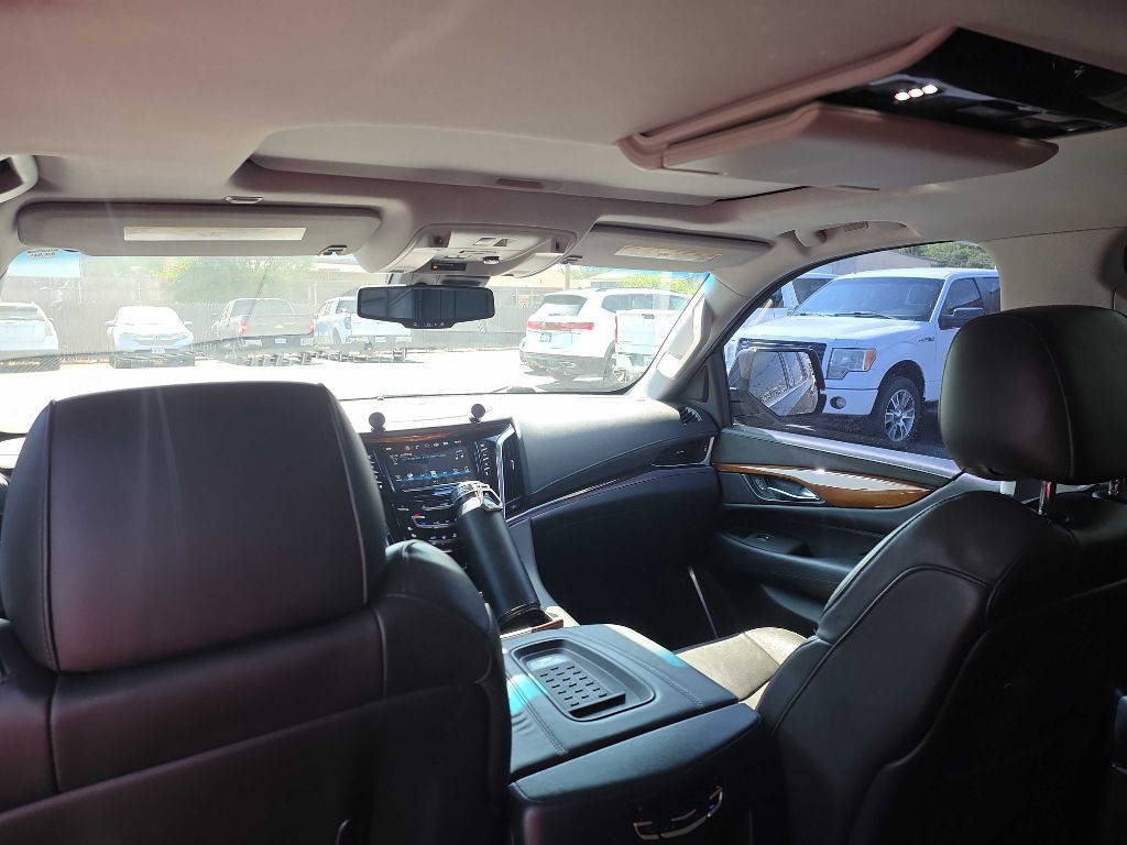 2016 Cadillac Escalade Image 10