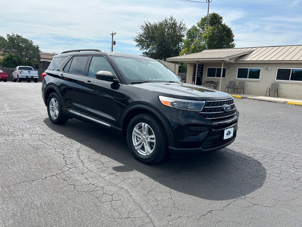 2021 Ford Explorer Image 2